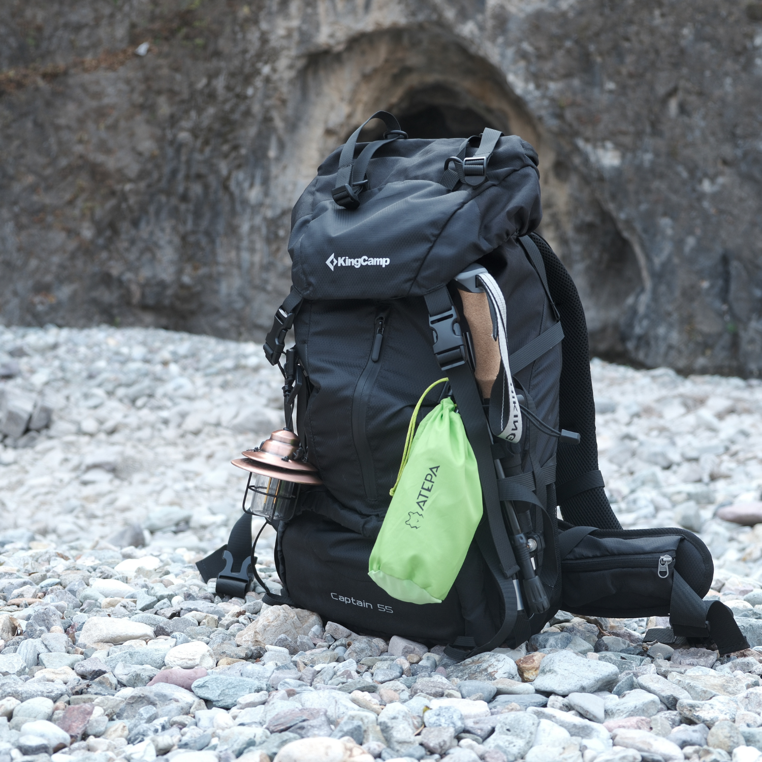 Lightweight seat cushion suitable for camping, hiking, and travel use