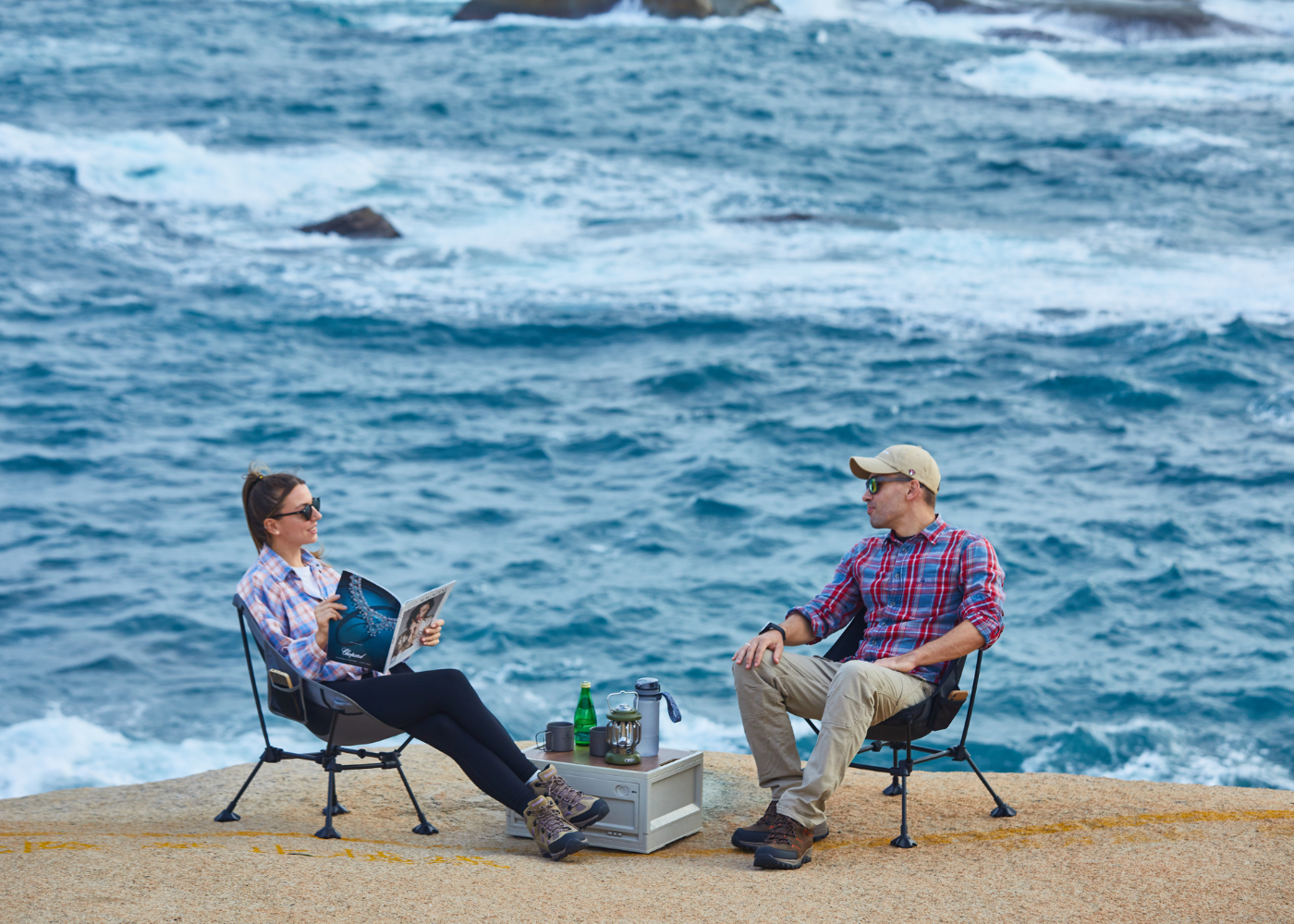 Breathable mesh fabric keeps airflow and prevents heat buildup